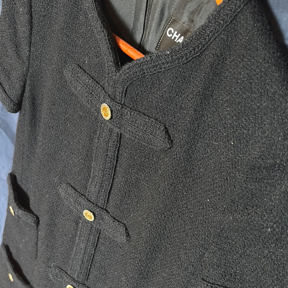Chanel Vintage Black Wool Tweed Dress with Gold CC Buttons Y2K - Karl Lagerfeld - Picture 5 of 16